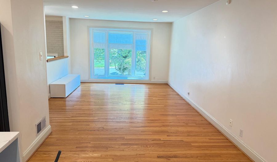 5628 ALTA VISTA Rd, Bethesda, MD 20817 - 5 Beds, 3 Bath