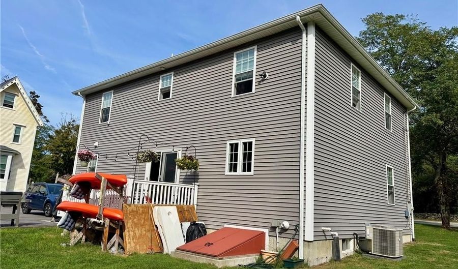 215 Metacom Ave, Bristol, RI 02809 - 4 Beds, 2 Bath