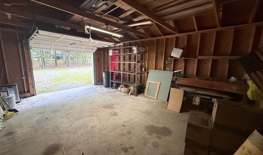 32 Basswood Ct, Albrightsville, PA 18210 - 3 Beds, 2 Bath