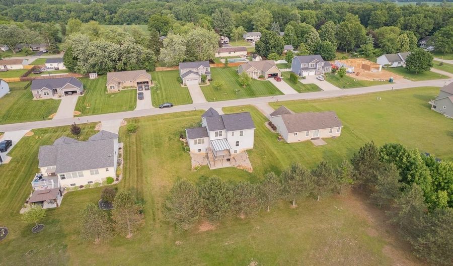 3228 Pender, Adrian, MI 49221 - 5 Beds, 3 Bath