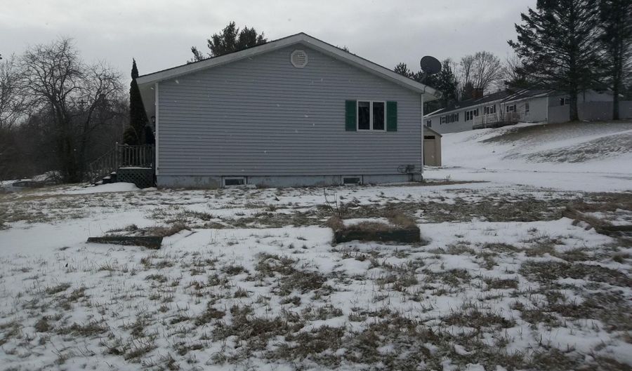 4 Spring St, Baileyville, ME 04694 - 3 Beds, 1 Bath