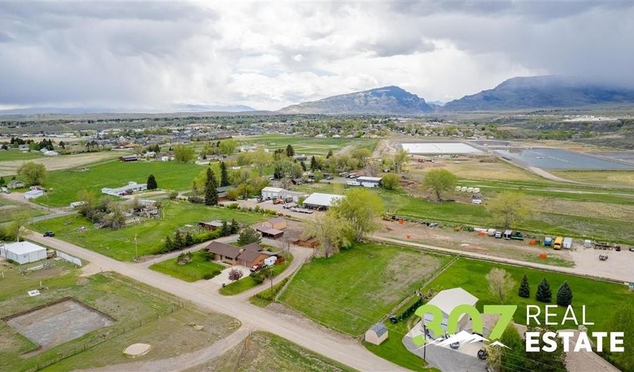 145 N 37th St, Cody, WY 82414 - 3 Beds, 1 Bath