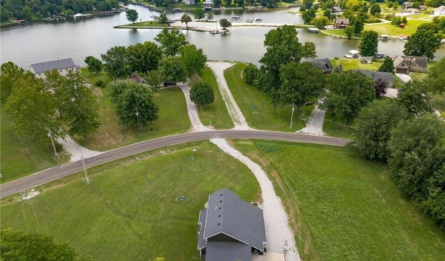 921 Lake Viking Ter, Altamont, MO 64640 - 3 Beds, 2 Bath