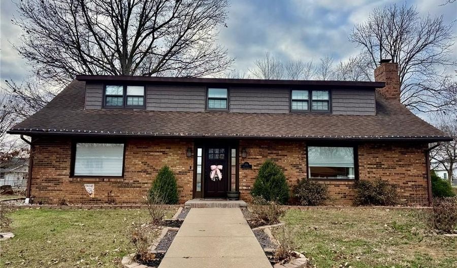 106 Meadowlark Dr, Albers, IL 62215 - 4 Beds, 3 Bath