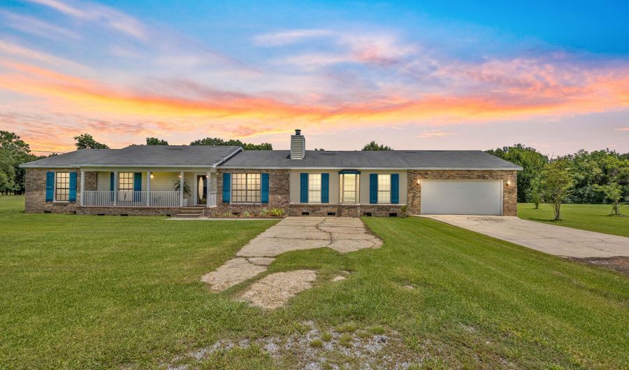2119 Sunshine Dr, Abbeville, LA 70510 - 3 Beds, 2 Bath