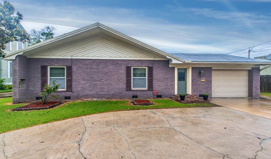 408 S State St, Abbeville, LA 70510 - 3 Beds, 2 Bath