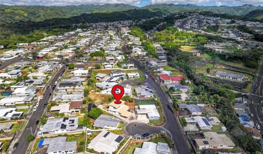 2222 Apoepoe St, Pearl City, HI 96782 - 5 Beds, 3 Bath
