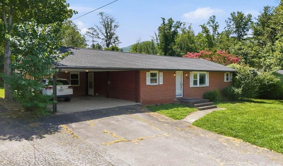 376 School Rd E, Asheville, NC 28803 - 3 Beds, 2 Bath