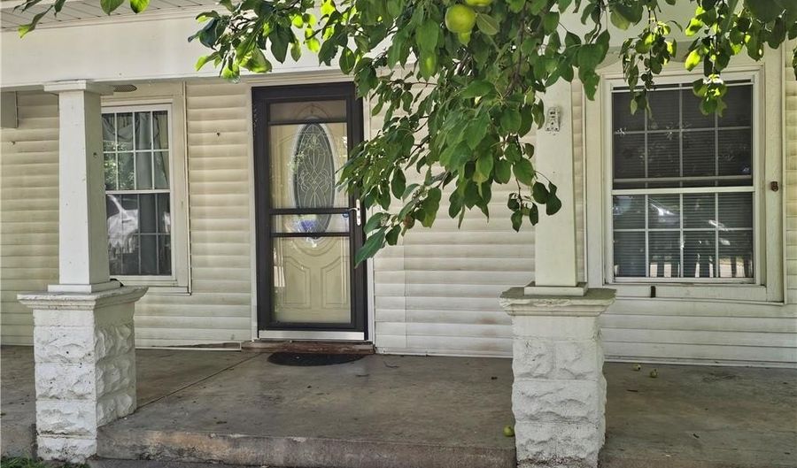 614 S 7th St, Atchison, KS 66002 - 3 Beds, 1 Bath