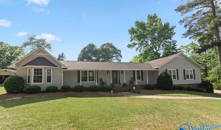 6240 Sloan Dr, Altoona, AL 35952 - 3 Beds, 3 Bath