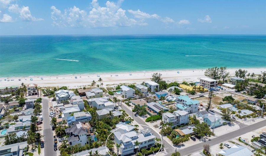 403 N SHORE Dr, Anna Maria, FL 34216 - 5 Beds, 7 Bath