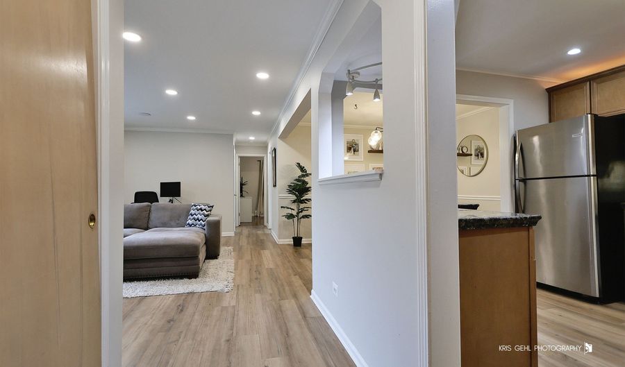 510 W MINER St 1D, Arlington Heights, IL 60005 - 2 Beds, 2 Bath