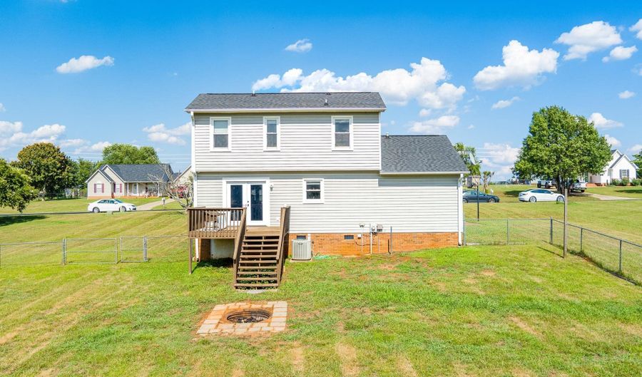 215 Upland View Dr, Boiling Springs, SC 29316 - 3 Beds, 2 Bath
