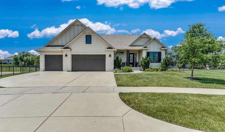 1433 N Shadow Rock Dr, Andover, KS 67002 - 6 Beds, 4 Bath