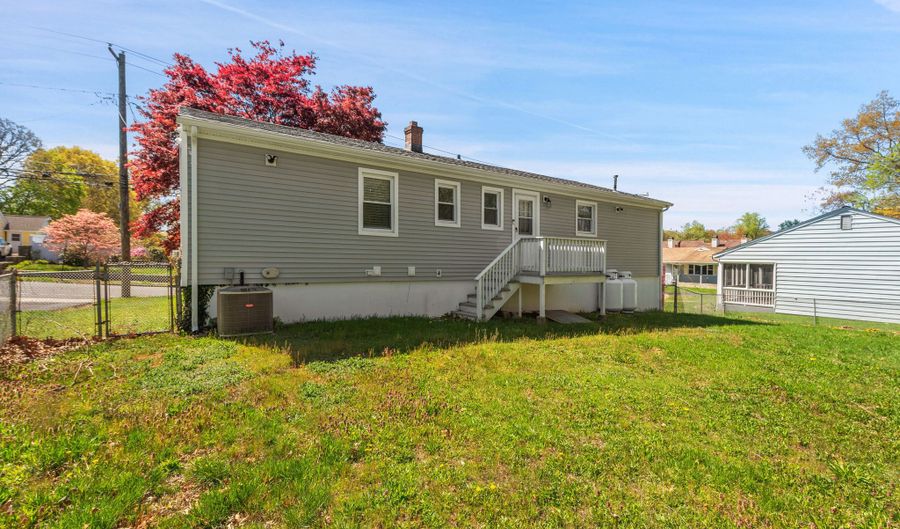130 Deramo Pl, Bridgeport, CT 06606 - 3 Beds, 2 Bath