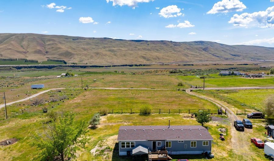 55604 W 360 Pr NW, Benton City, WA 99320 - 4 Beds, 2 Bath