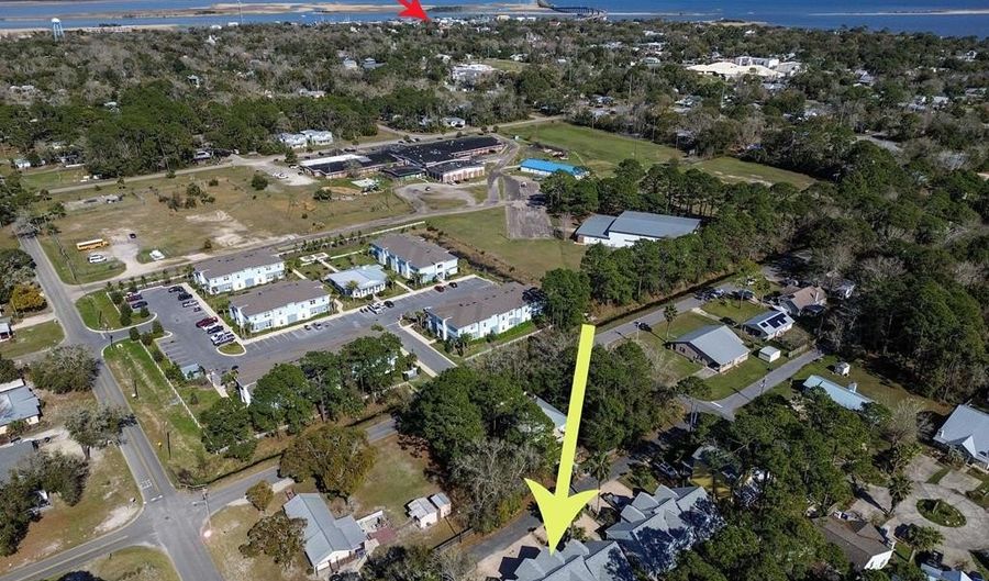 207 Sawyer Ln, Apalachicola, FL 32320 - 2 Beds, 3 Bath