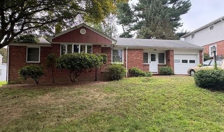 44 Valente Dr, Cranston, RI 02920 - 2 Beds, 1 Bath