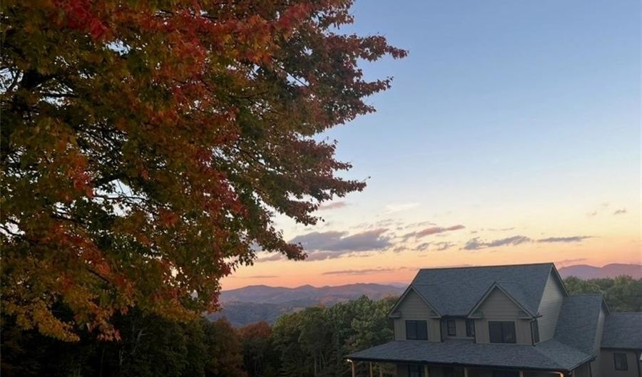 5141 Andy Hicks Rd, Banner Elk, NC 28604 - 4 Beds, 4 Bath