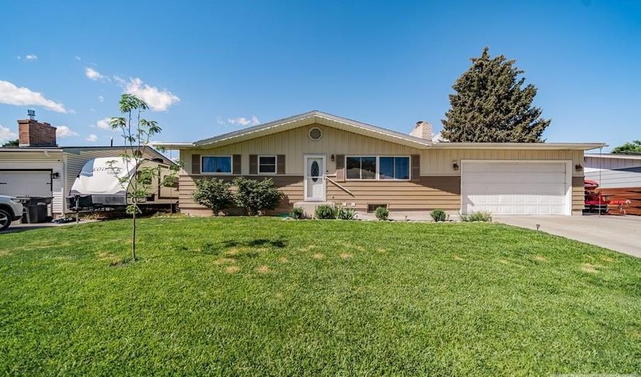 2081 E John Adams Pkwy, Idaho Falls, ID 83401 - 5 Beds, 2 Bath