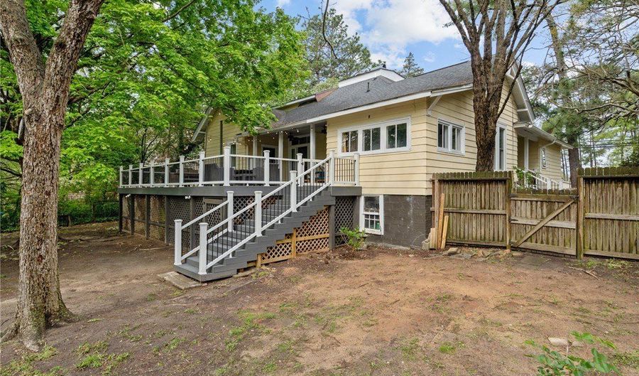 802 N Poplar St, Aberdeen, NC 28315 - 5 Beds, 3 Bath