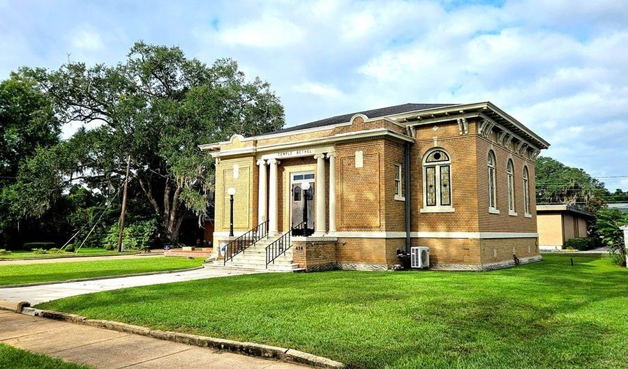 414 Broad St, Bainbridge, GA 39819 - 2 Beds, 2 Bath