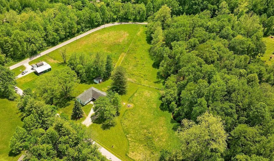 628 E Sand Hollar Rd, Bloomfield, IN 47424 - 2 Beds, 2 Bath