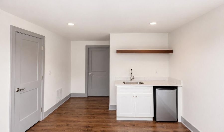 1706 SW Franklin Dr, Ankeny, IA 50023 - 4 Beds, 3 Bath