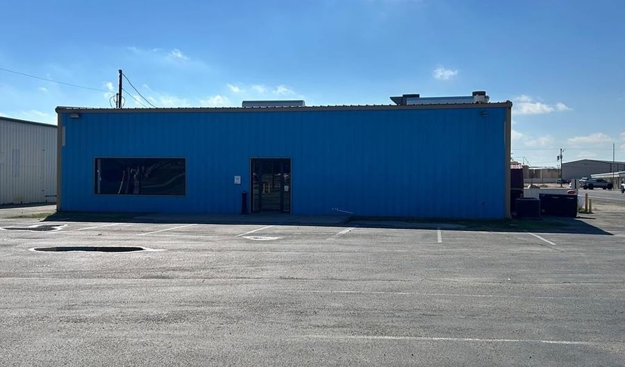 1613 W Broadway St, Andrews, TX 79714 - 0 Beds, 0 Bath