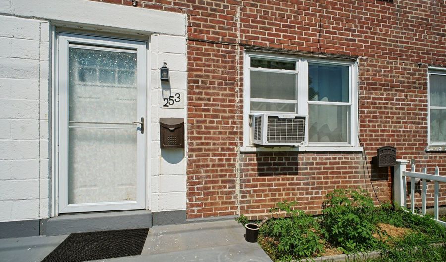 253 Court D 42, Bridgeport, CT 06610 - 2 Beds, 1 Bath