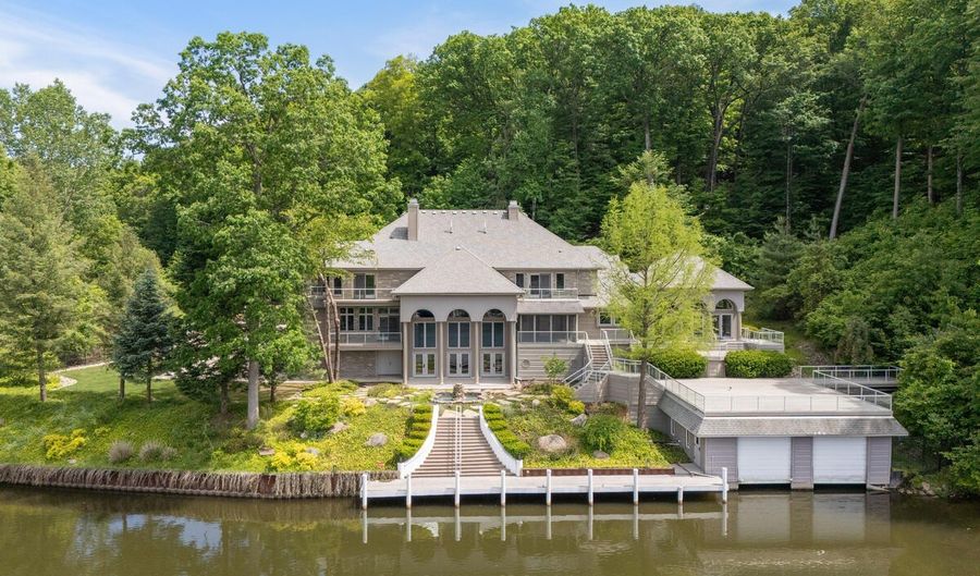 7635 Sandy Hollow Ln SE, Alto, MI 49302 - 5 Beds, 8 Bath