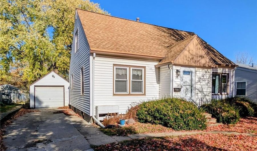 301 Giles Pl, Albert Lea, MN 56007 - 3 Beds, 2 Bath