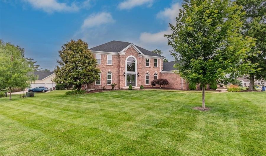 1101 Courtwood Cir, Ballwin, MO 63011 - 4 Beds, 4 Bath