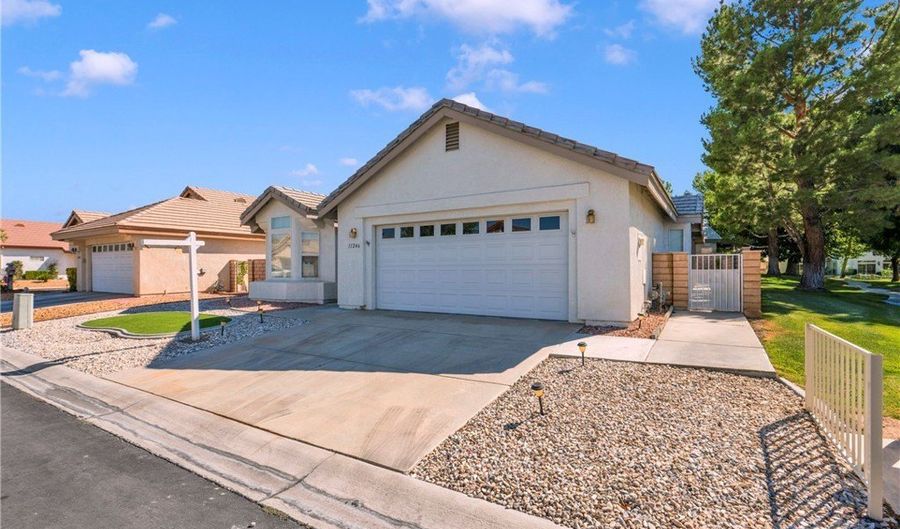 11246 Pleasant Hills Dr, Apple Valley, CA 92308 - 2 Beds, 2 Bath