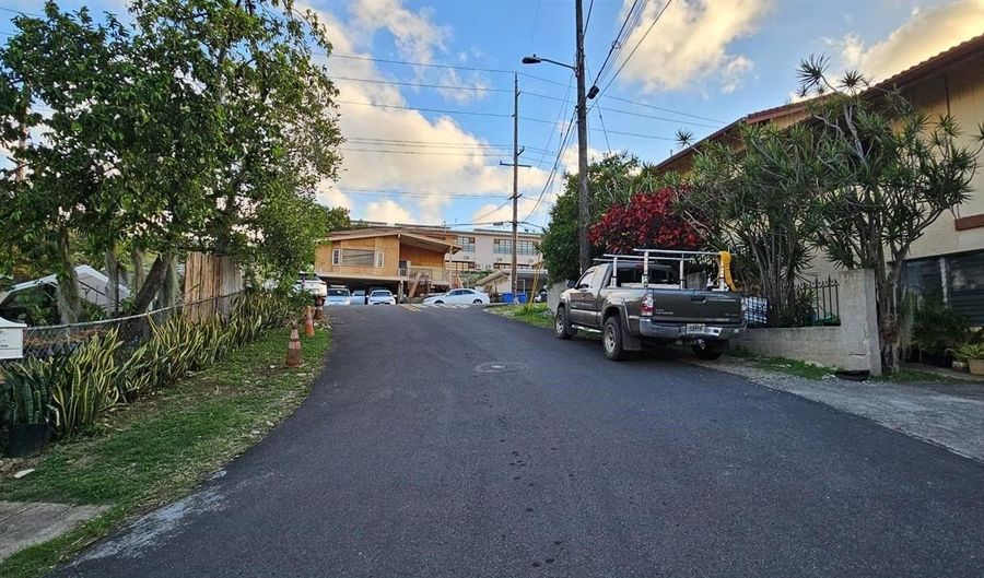 99-126 Nanu Pl, Aiea, HI 96701 - 6 Beds, 2 Bath