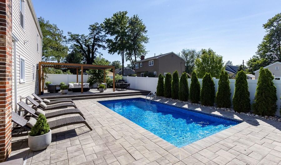 394 Maple Dr, Belford, NJ 07718 - 3 Beds, 3 Bath