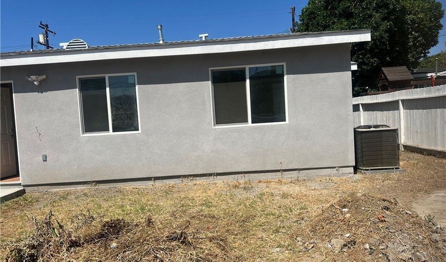 124 W Stueckle Ave, Anaheim, CA 92805 - 2 Beds, 2 Bath