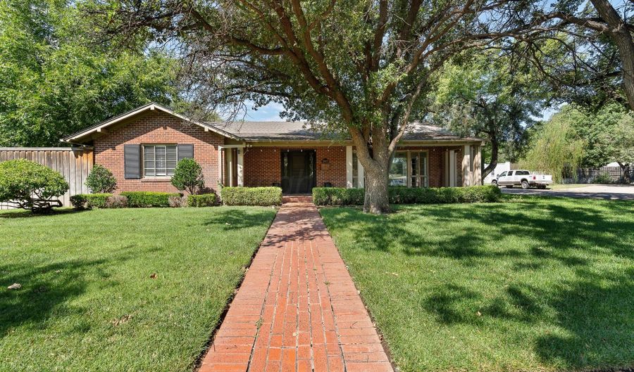 2600 S HARRISON St, Amarillo, TX 79109 - 3 Beds, 4 Bath