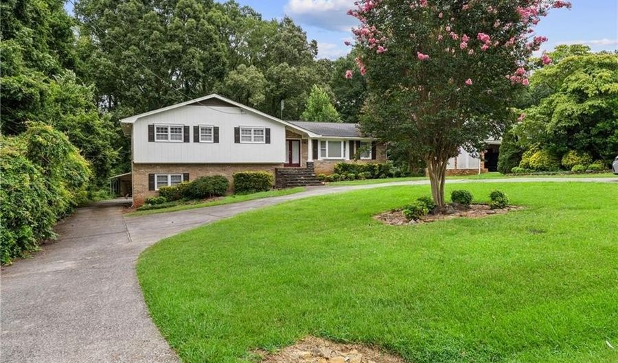 2072 Mcduffie Rd, Austell, GA 30106 - 4 Beds, 4 Bath