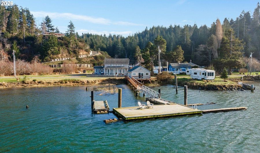57586 PARKERSBURG Rd, Bandon, OR 97411 - 5 Beds, 5 Bath