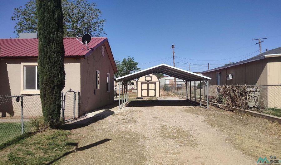2325 Collins Ave, Carlsbad, NM 88220 - 3 Beds, 2 Bath