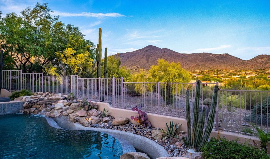 36013 N SUMMIT Dr, Cave Creek, AZ 85331 - 4 Beds, 5 Bath