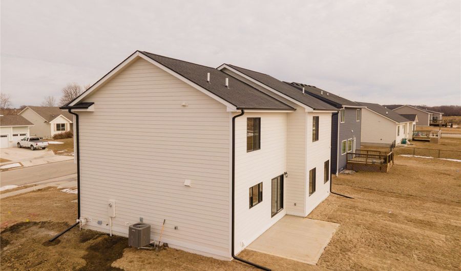 602 E Vista Lake Ave, Polk City, IA 50226 - 4 Beds, 3 Bath