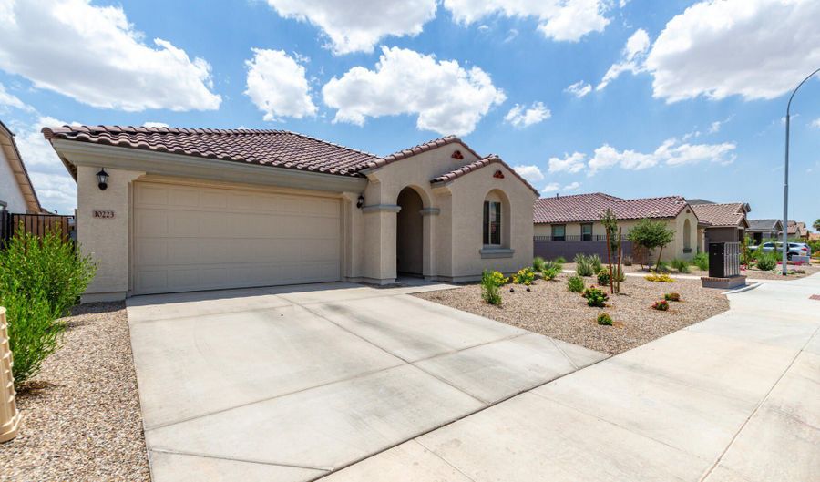 10223 W PICCADILLY Rd, Avondale, AZ 85392 - 4 Beds, 3 Bath
