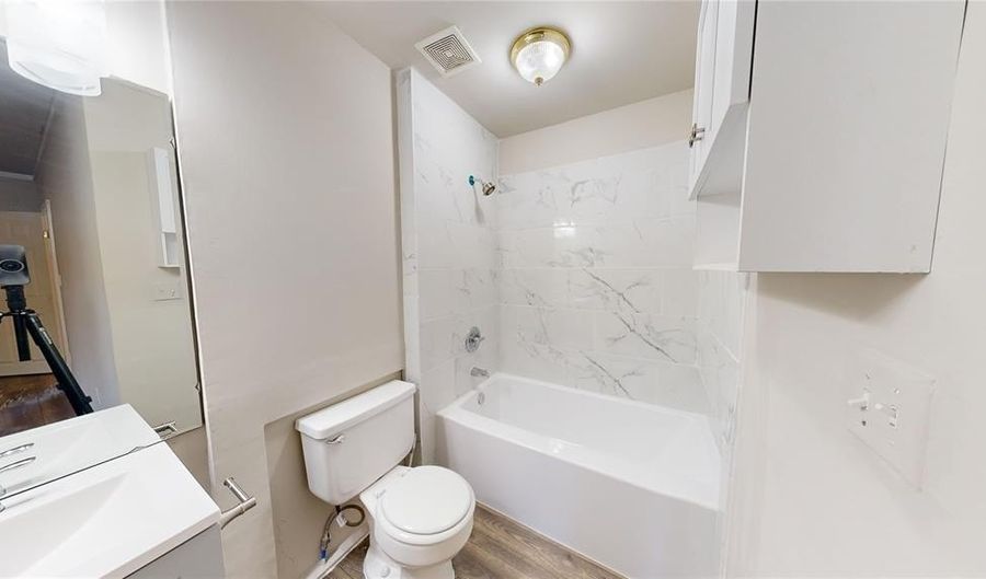 403 SE Carter St, Ardmore, OK 73401 - 3 Beds, 2 Bath