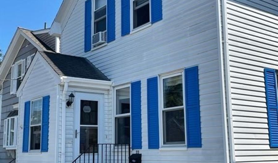33 Slocum St, Newport, RI 02840 - 3 Beds, 2 Bath