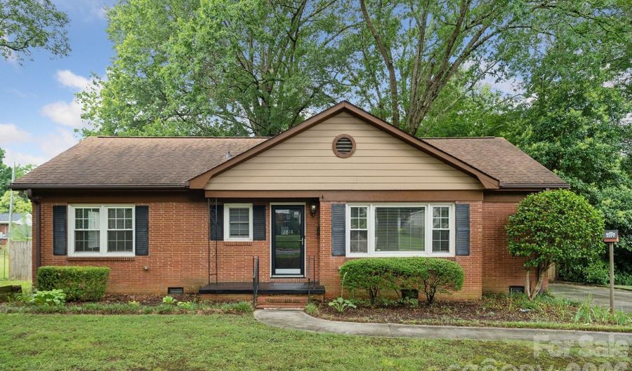 1818 Woodland Dr, Charlotte, NC 28205 - 2 Beds, 2 Bath