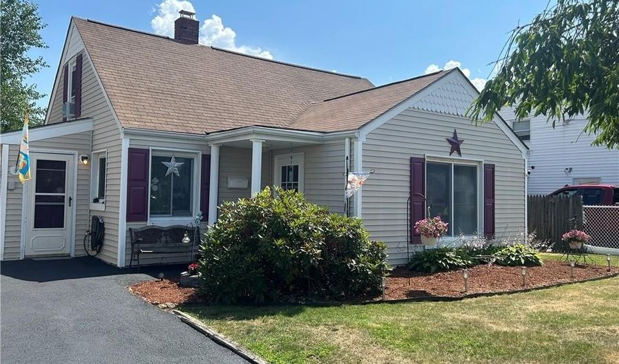 57 Nimitz Rd, East Providence, RI 02916 - 3 Beds, 1 Bath