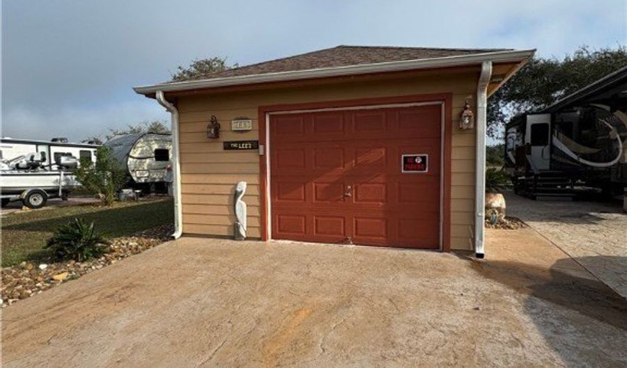 11 Augusta Cir, Aransas Pass, TX 78336 - 1 Beds, 1 Bath