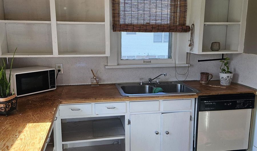 324 S Hale, Algona, IA 50511 - 2 Beds, 1 Bath